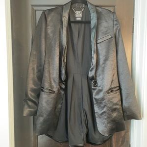 Tuxedo style satin blazer.